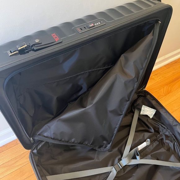 TUMI 19 Degree Extended Trip Expandable 4 Wheel Packing Case  Tumi Extended Trip Expandable 4 Wheeled Packing Case